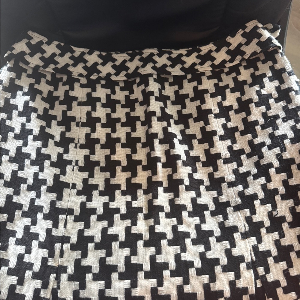 Chic Black and White Geometric Skirt